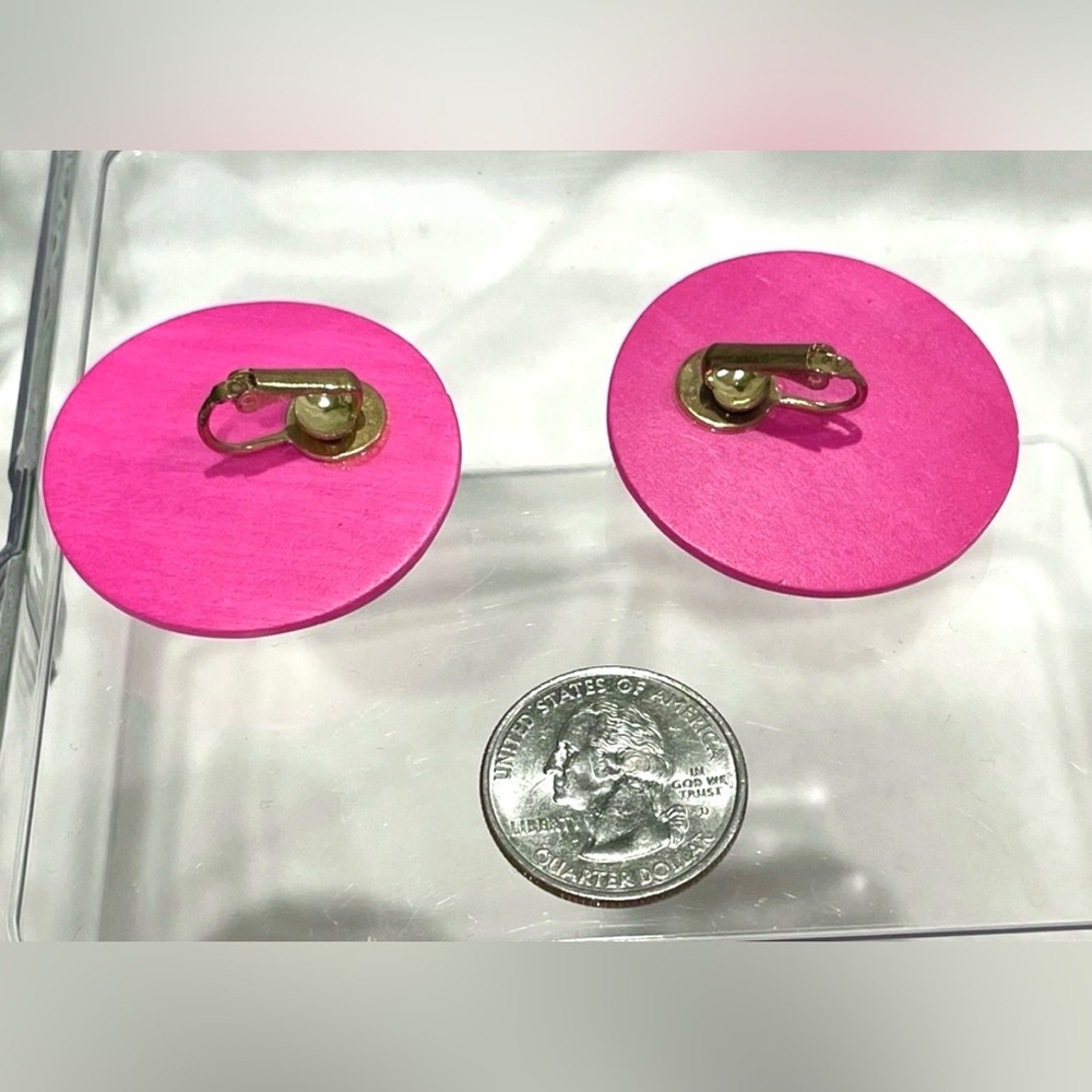 ☀️☀️2/$10 Vintage Pink and Purple Painted Wood Button Clip Back Clip On Earrings - Picture 4 of 9